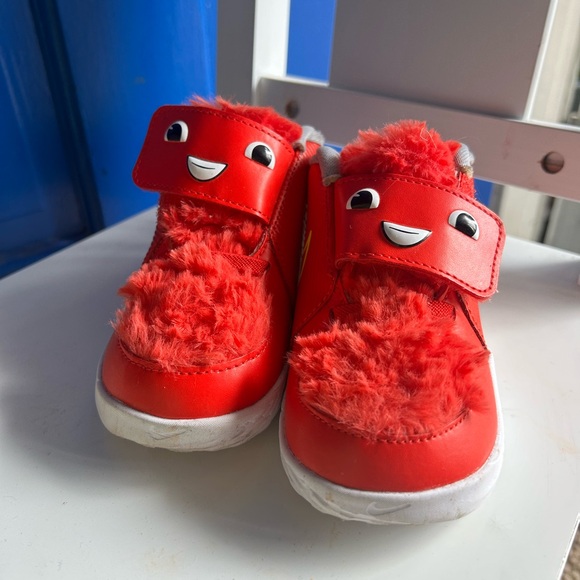 Cute baby Nike Team Hustle D9 lil ‘Fast n Furry’ chili red. Toddler size 6c - Picture 2 of 9